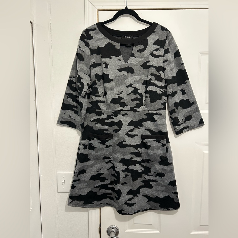 Papillon Greys/Black Camo Dress Size Large